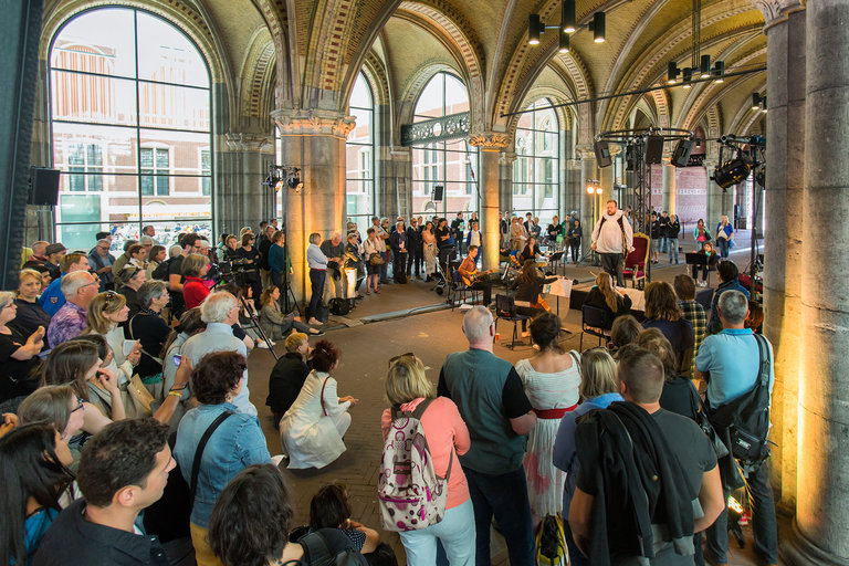 18iht-hollandfest18-master768